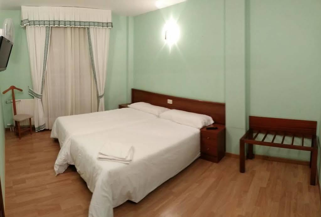 Hotel Vilagarcia Vilagarcia de Arousa Esterno foto